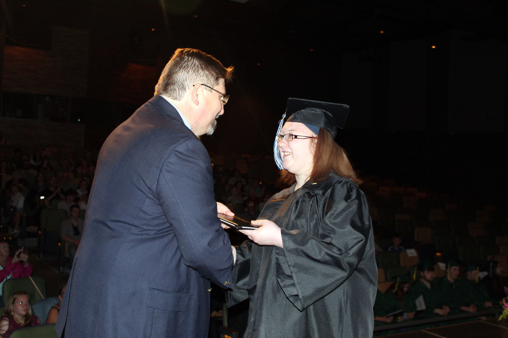 060419-ctzn-news-dsl-grad021.jpg